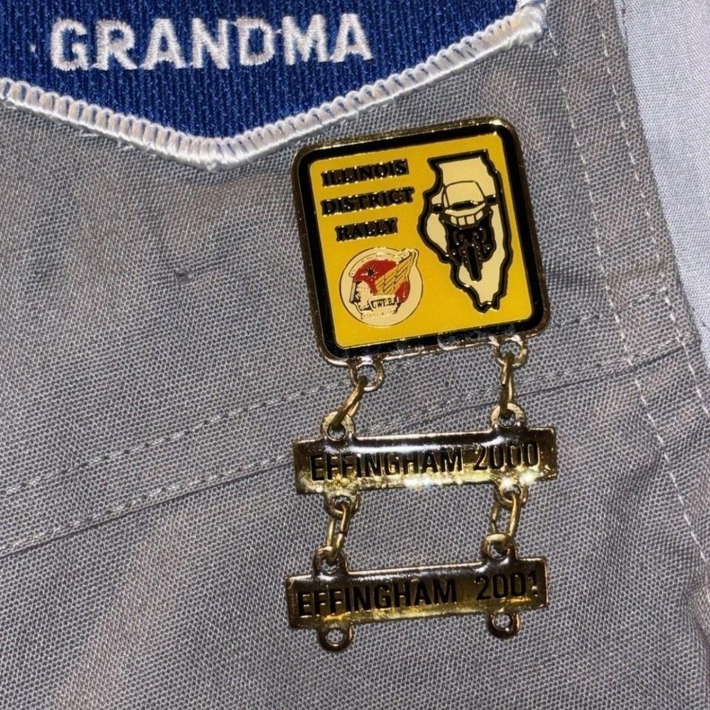 Dark Grey Gold Wing Road Riders Vest w Patches Pins Eclectic Grandma Unique Sz S - Picture 5 of 6